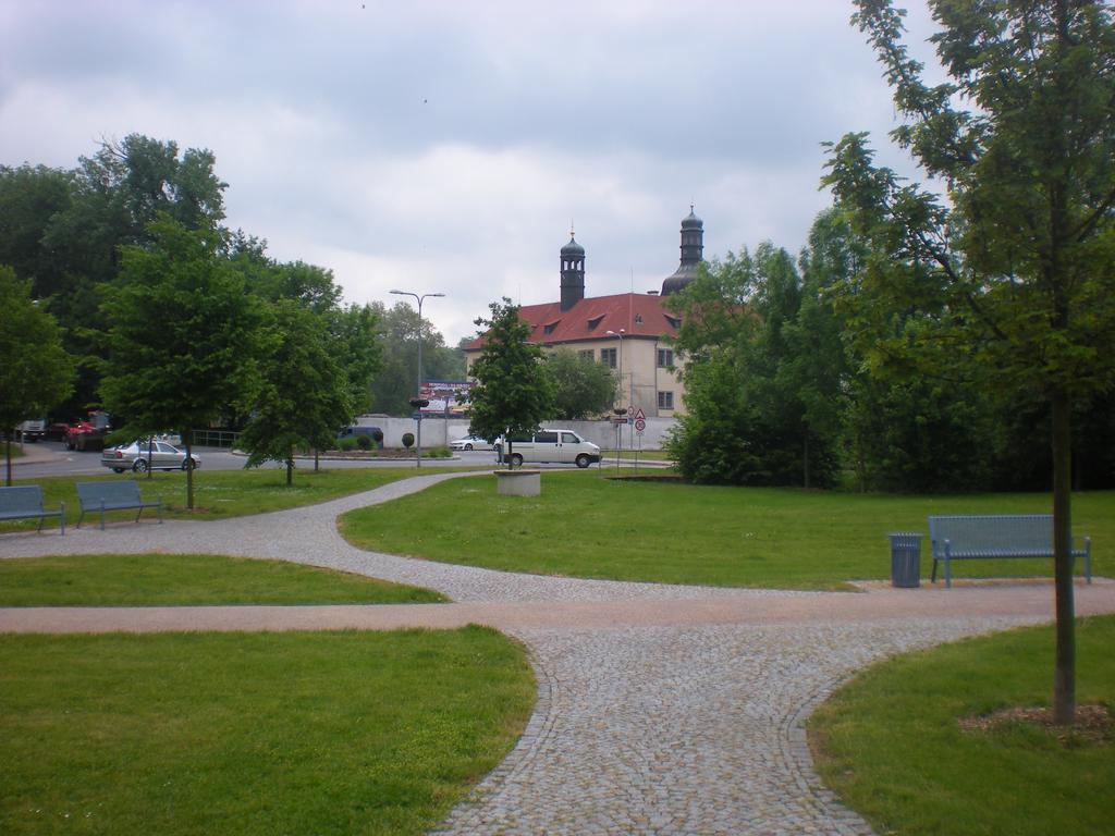 Sophia Cozy Self Catering Apartment Dolni Brezany ภายนอก รูปภาพ